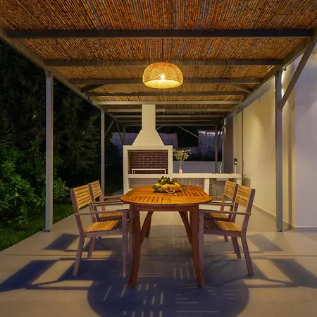 Armeno Villa Vlachata